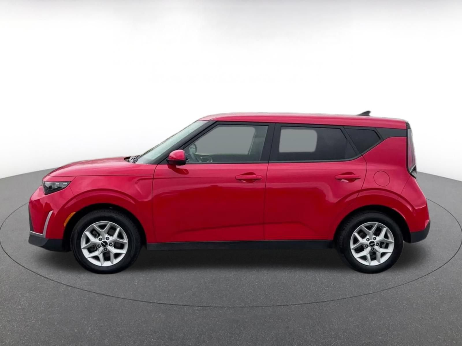 Used 2025 Kia Soul LX w/ LX Technology Package FWD image 8