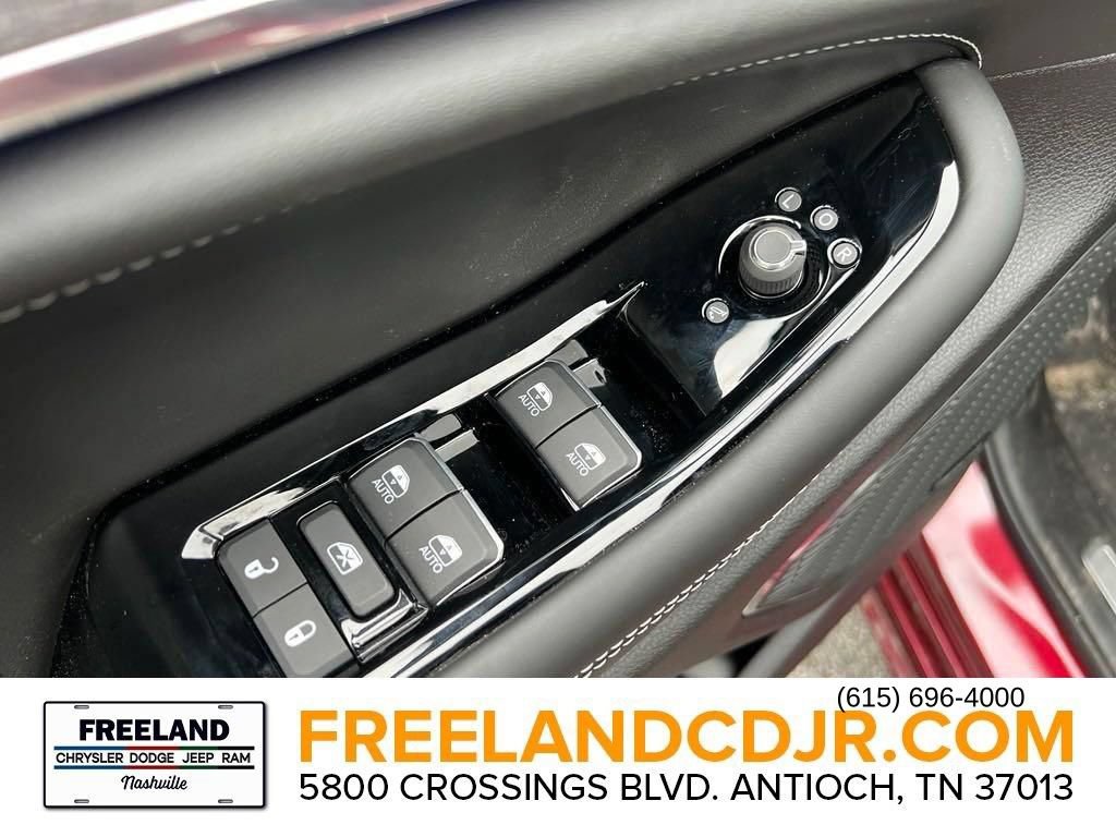 New 2024 Jeep Grand Cherokee Overland w/ Luxury Tech Group IV AWD/4WD image 16