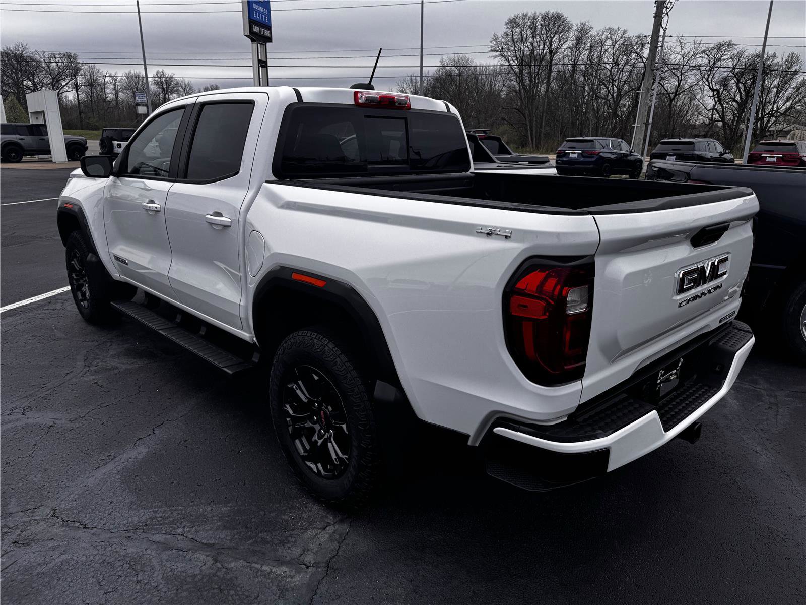 Used 2024 GMC Canyon Elevation w/ Convenience Package image 4