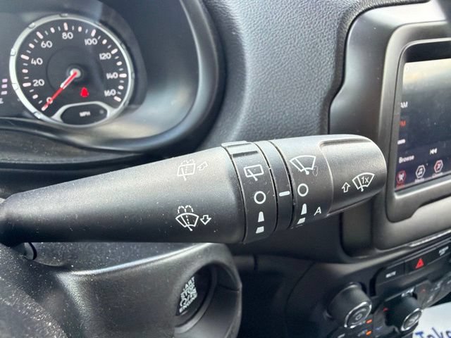 Used 2020 Jeep Renegade Latitude w/ Cold Weather Group AWD/4WD image 40