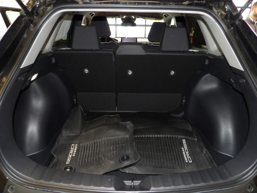 Used 2025 Toyota Corolla Cross LE image 18
