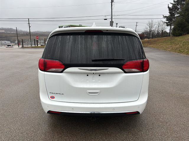 Used 2020 Chrysler Pacifica Touring-L Plus w/ Advanced Safetytec Group FWD image 3
