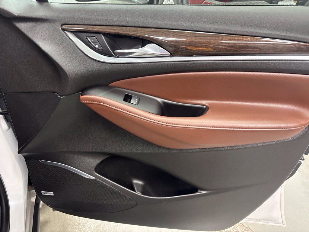 Used 2018 Buick Enclave Avenir w/ Avenir Technology Package AWD/4WD image 8