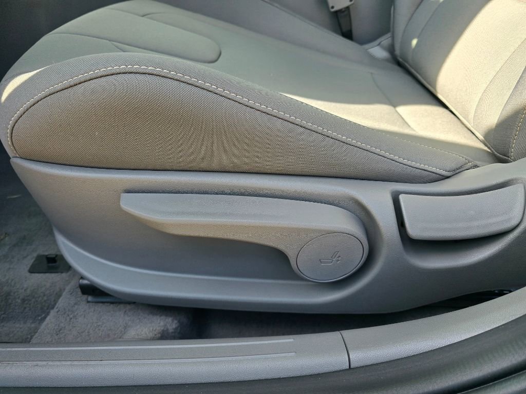 New 2025 Hyundai Elantra Blue image 16