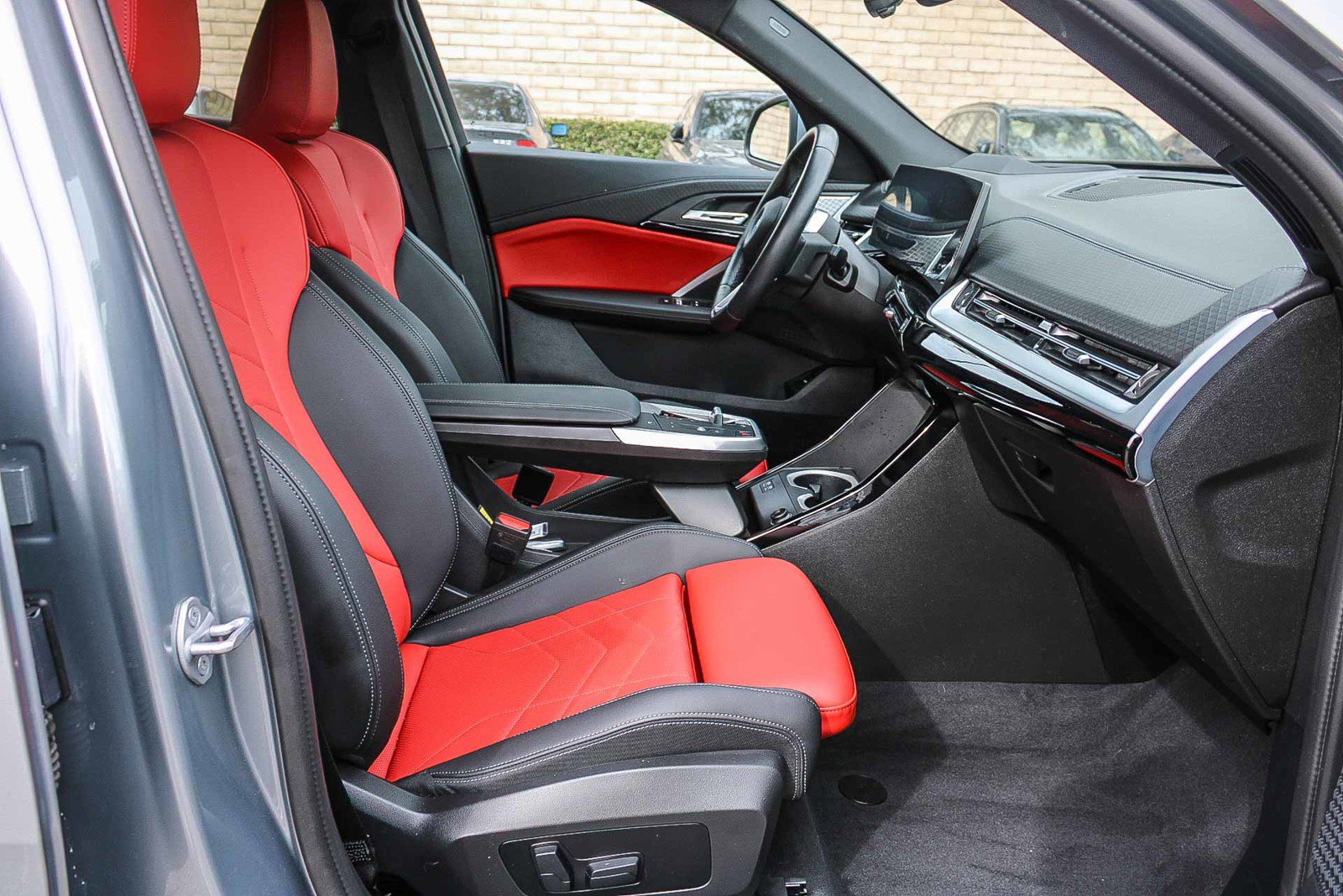 Used 2025 BMW X2 xDrive28i image 16