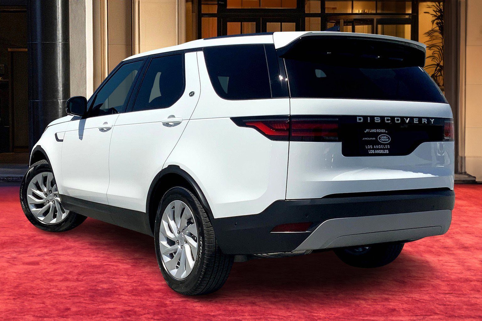 New 2025 Land Rover Discovery S image 3
