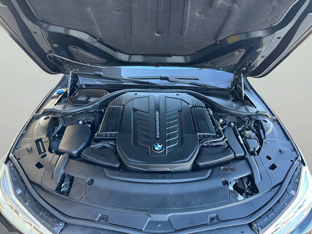Used 2018 BMW M760i xDrive image 36