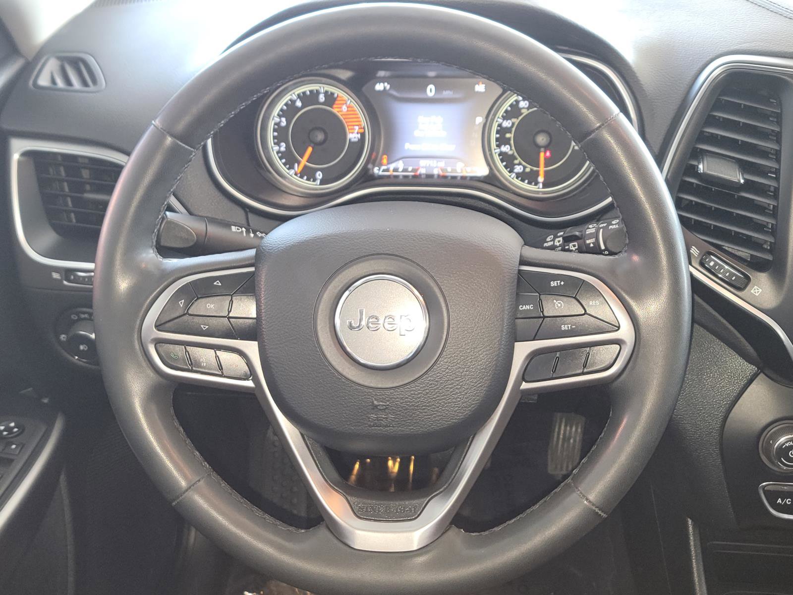 Used 2022 Jeep Cherokee Latitude Lux w/ Mopar Interior Package AWD/4WD image 15