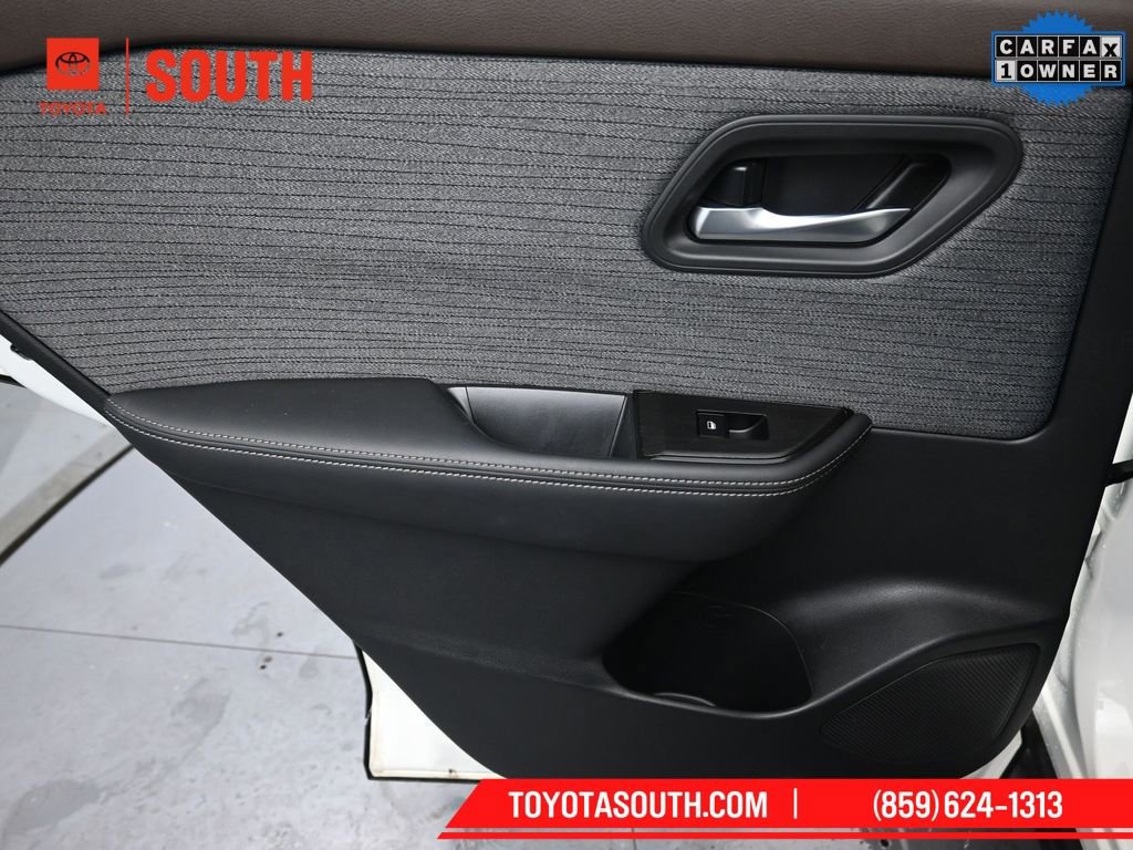 Used 2023 Nissan Rogue SV image 23
