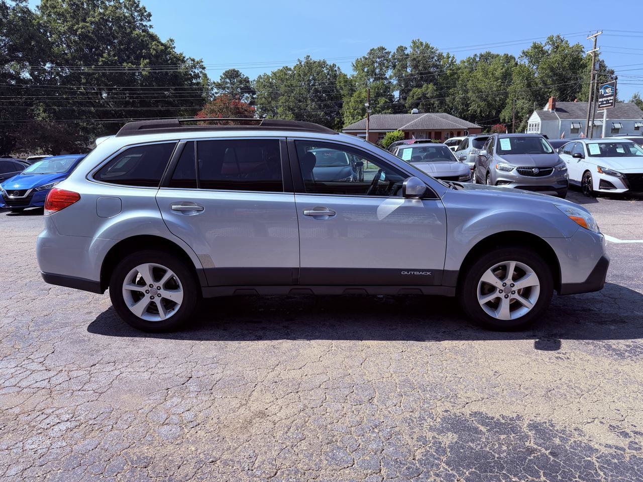 Used 2014 Subaru Outback 2.5i Premium AWD/4WD image 4