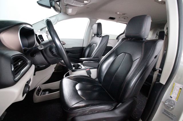 Used 2017 Chrysler Pacifica Touring-L Plus image 20
