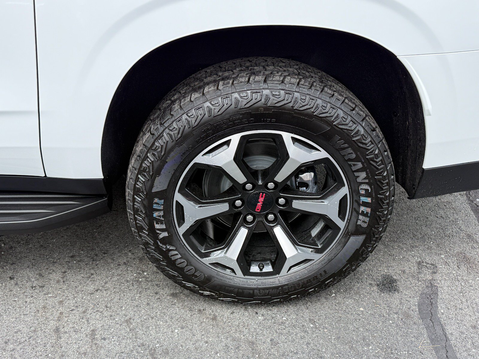 New 2026 GMC Yukon XL AT4 AWD/4WD image 10