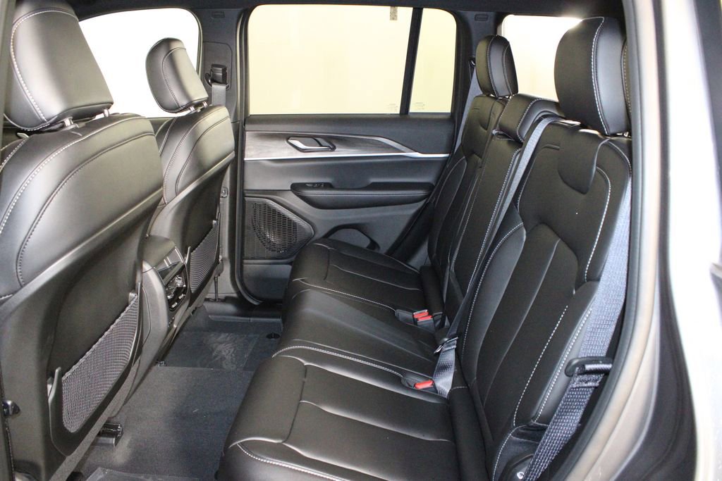 New 2025 Jeep Grand Cherokee Limited image 13