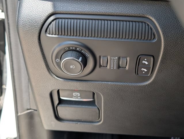 Used 2024 Jeep Wagoneer L Series II RWD image 17