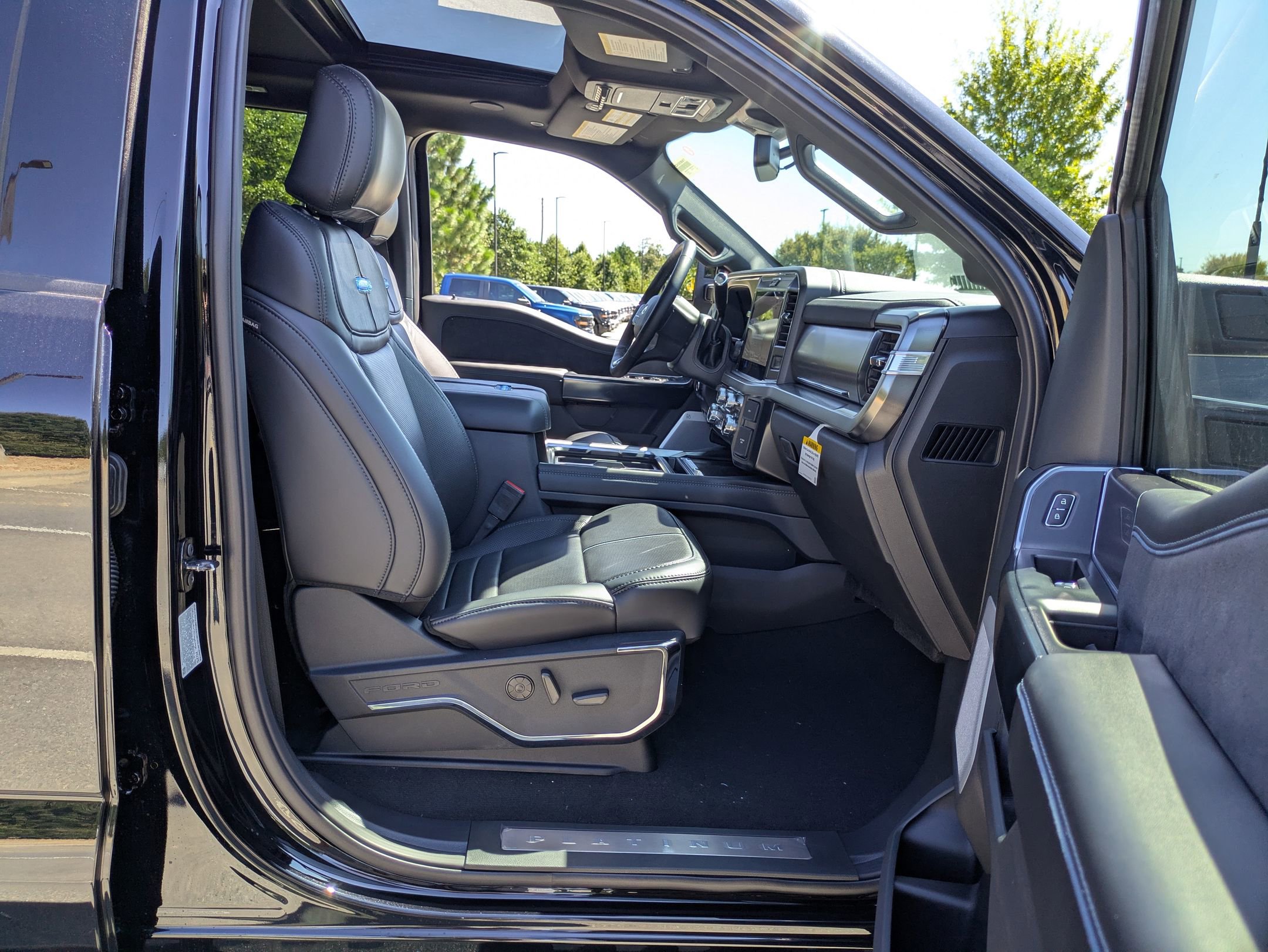 New 2026 Ford F250 Platinum w/ Tremor Off-Road Package image 43