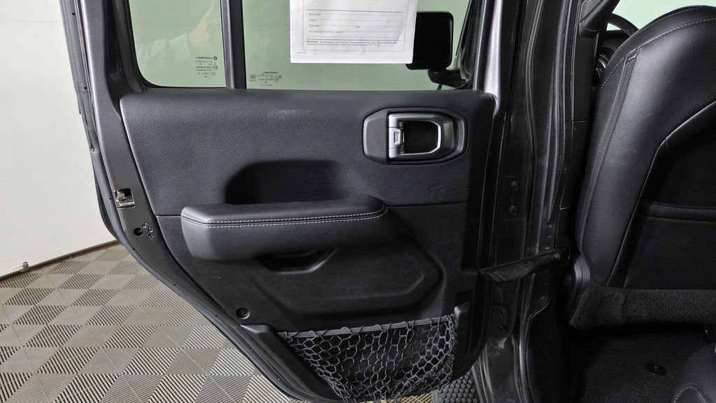 Used 2018 Jeep Wrangler Unlimited Sahara AWD/4WD image 30
