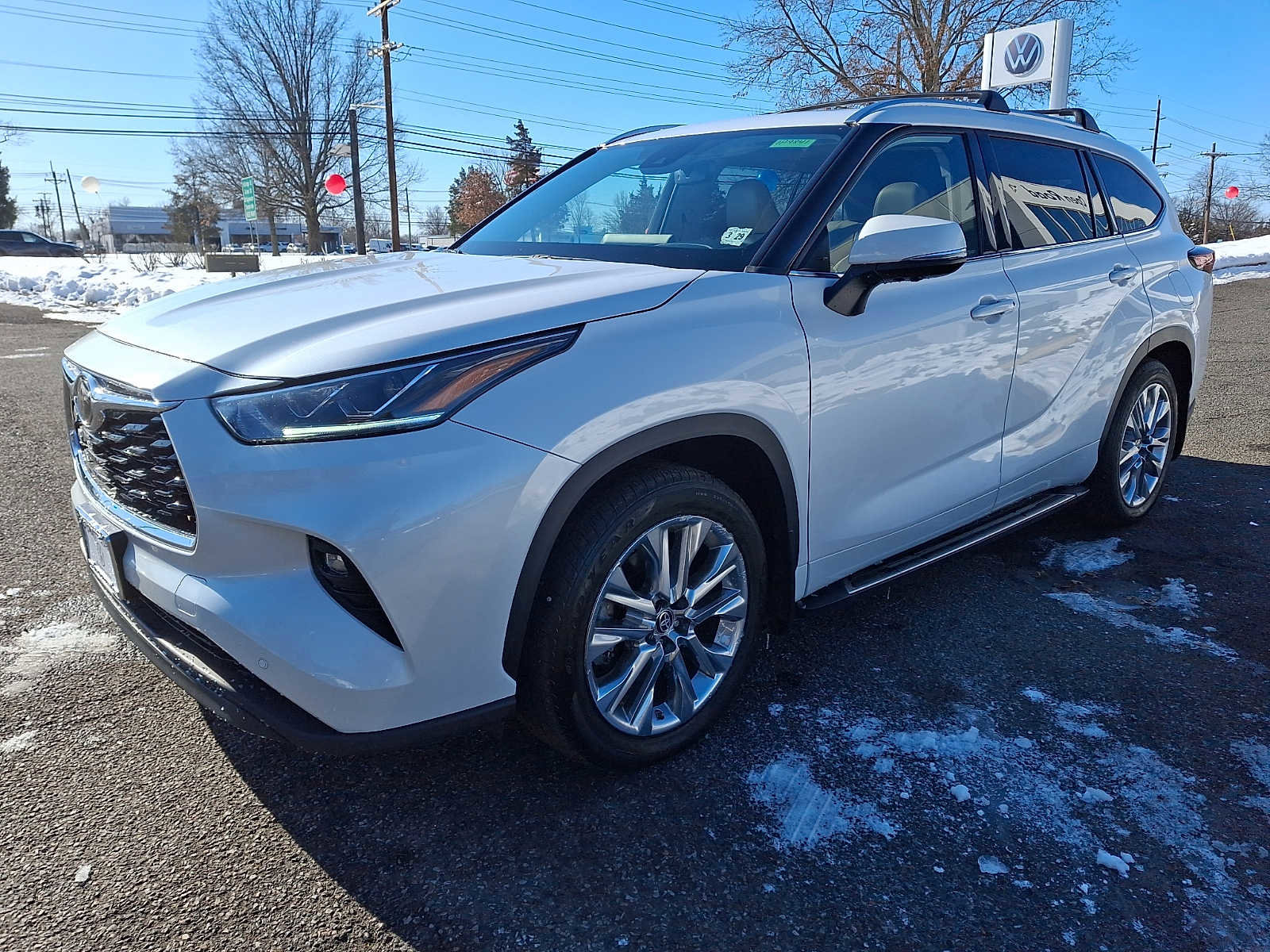 Used 2024 Toyota Highlander Limited image 3