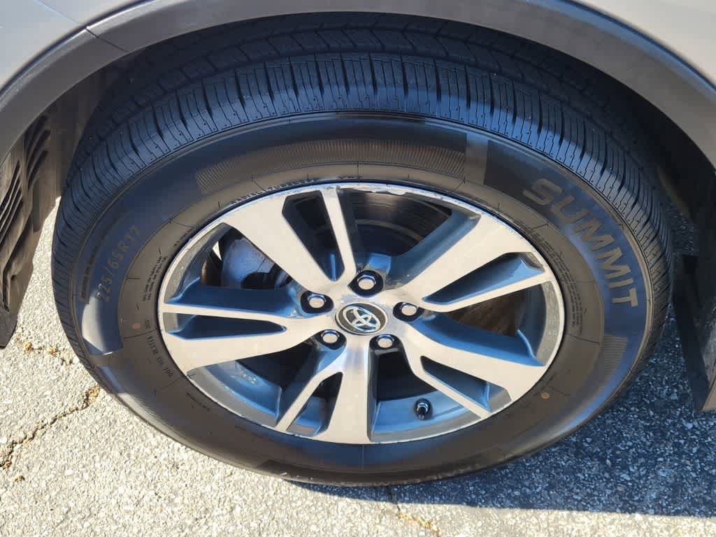 Used 2016 Toyota RAV4 XLE AWD/4WD image 11