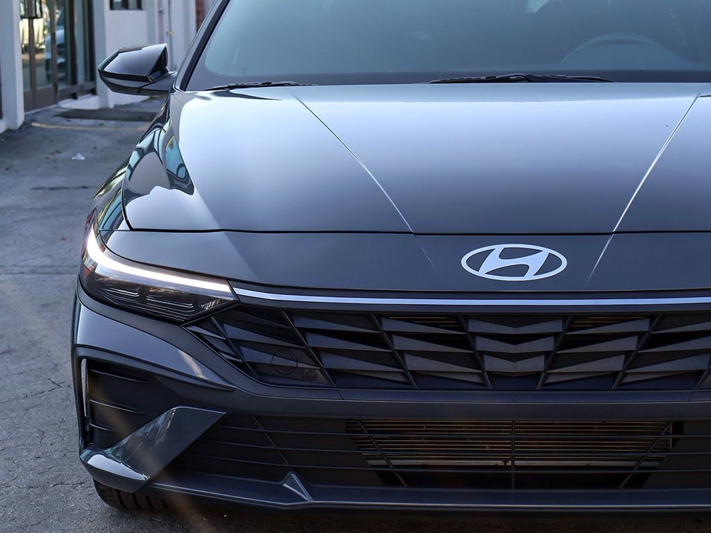 Used 2025 Hyundai Elantra Sport w/ Cargo Package image 10