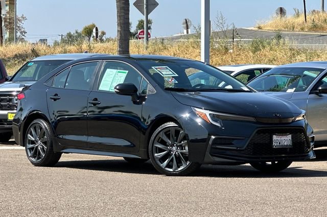 Used 2025 Toyota Corolla SE image 3