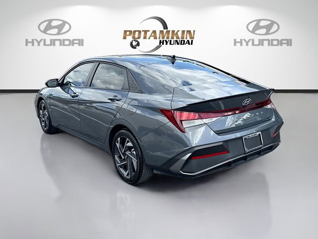 Certified 2025 Hyundai Elantra Sport FWD image 7