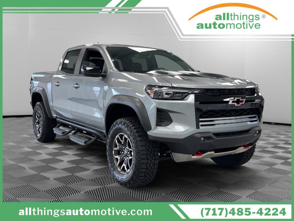 Used 2025 Chevrolet Colorado ZR2 w/ Technology Package AWD/4WD image 1