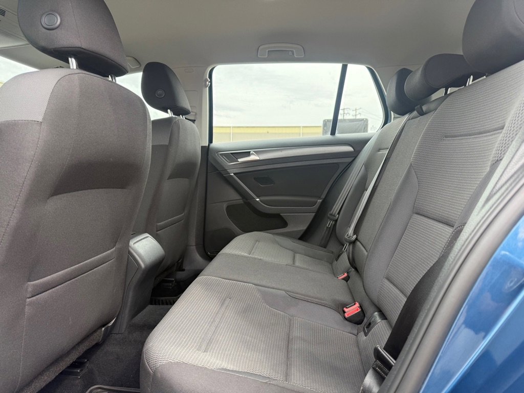 Used 2018 Volkswagen Golf S FWD image 12