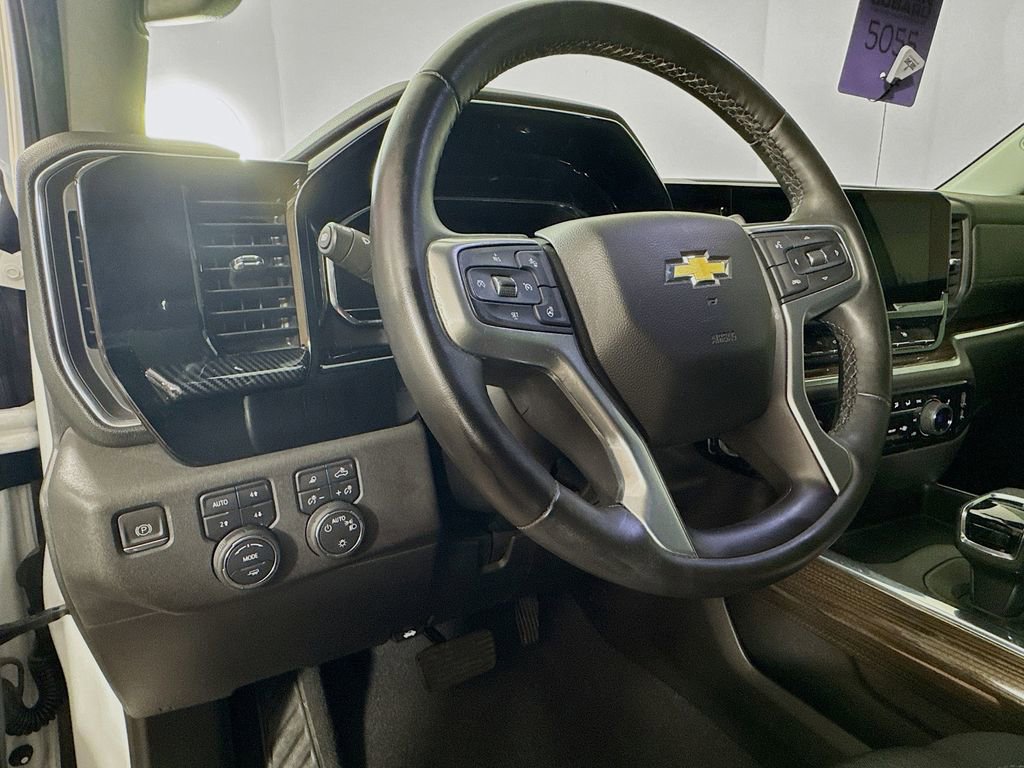 Used 2023 Chevrolet Silverado 1500 LT w/ Z71 Off-Road Package image 11