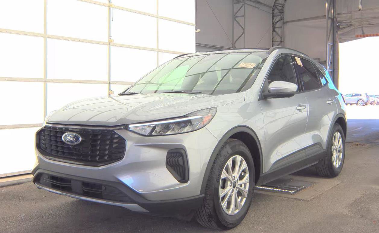 Used 2024 Ford Escape Active w/ Tech Pack #2 FWD image 2