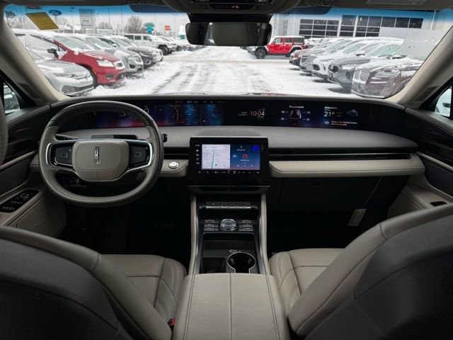 Used 2025 Lincoln Nautilus Premier image 23