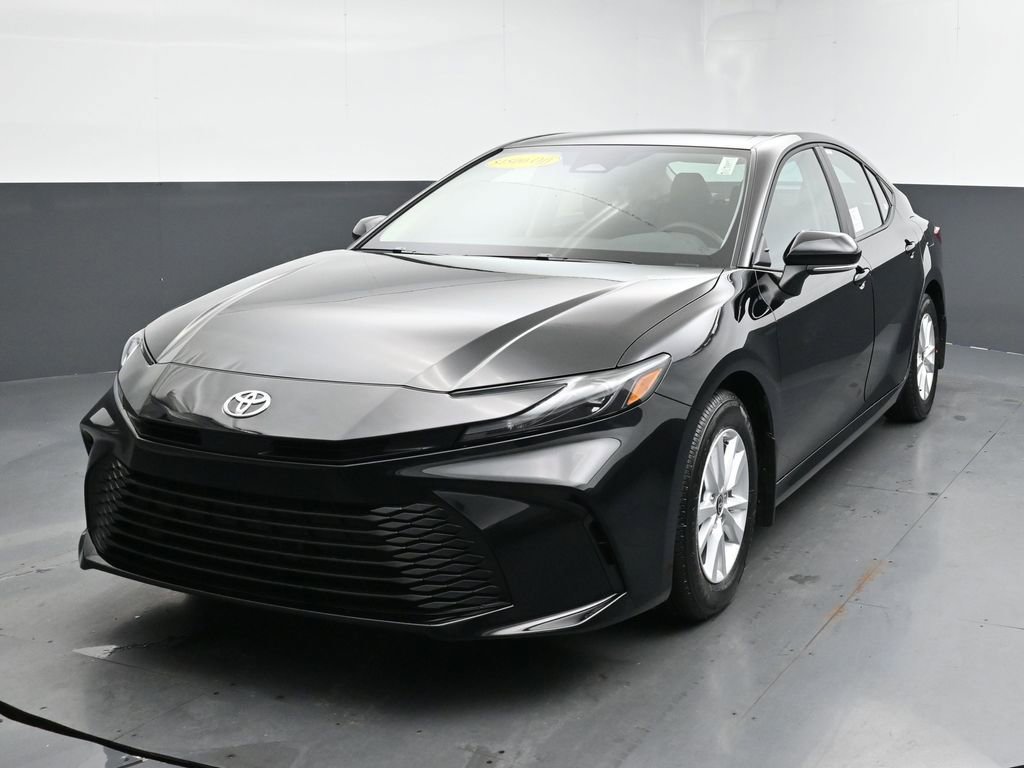 Used 2025 Toyota Camry LE image 4