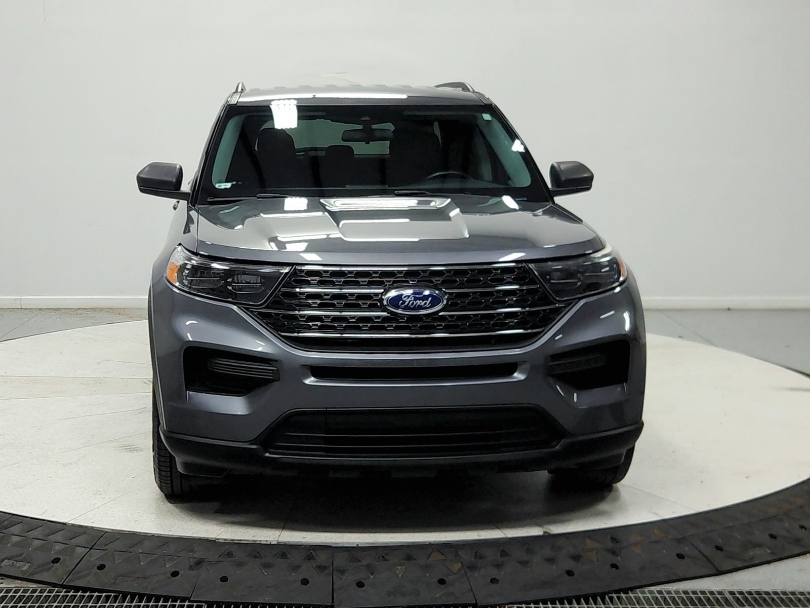 Used 2022 Ford Explorer XLT RWD image 3