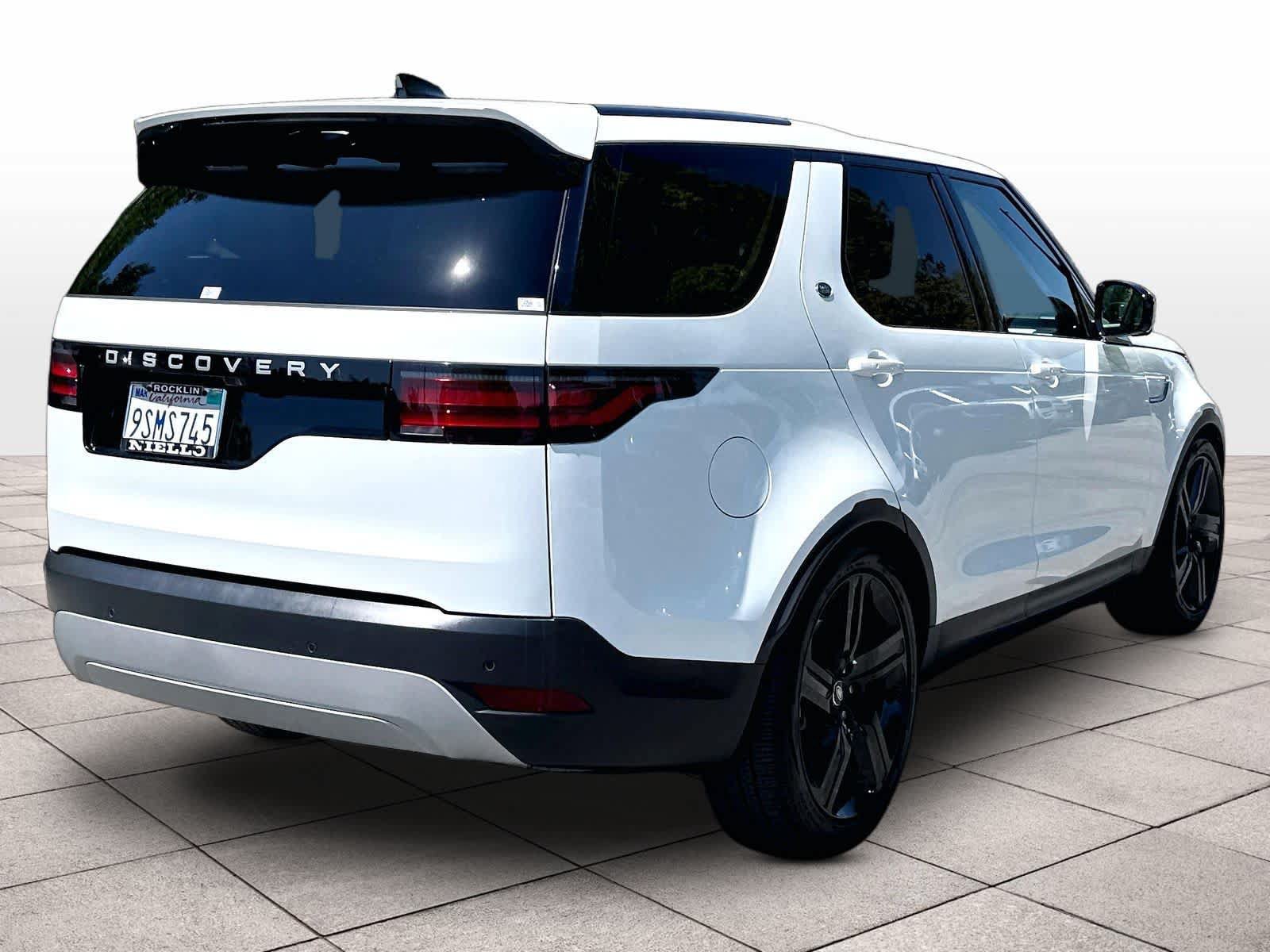 Used 2025 Land Rover Discovery S AWD/4WD image 13