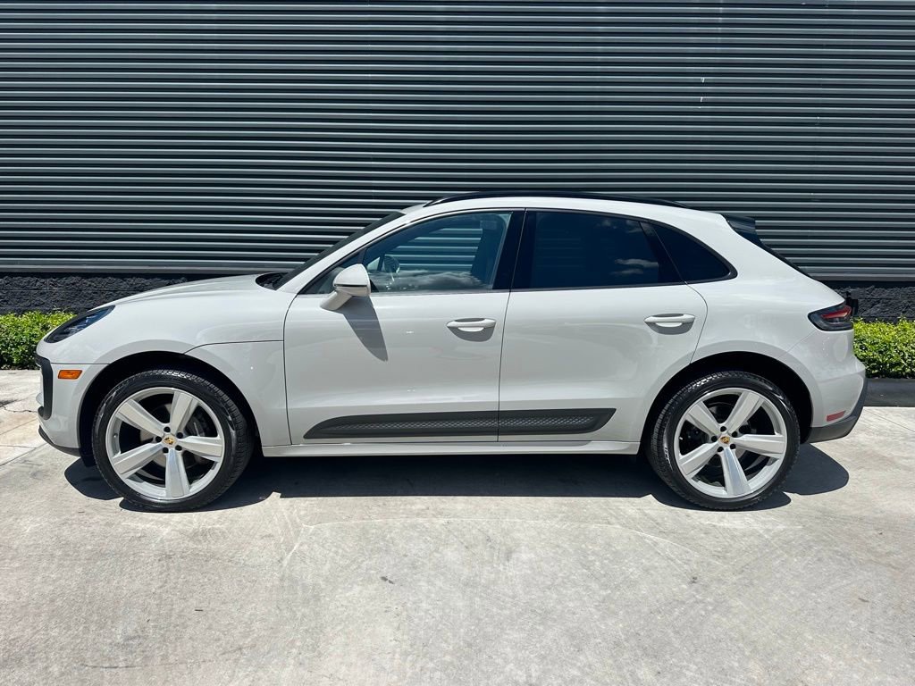 Certified 2023 Porsche Macan AWD/4WD image 2