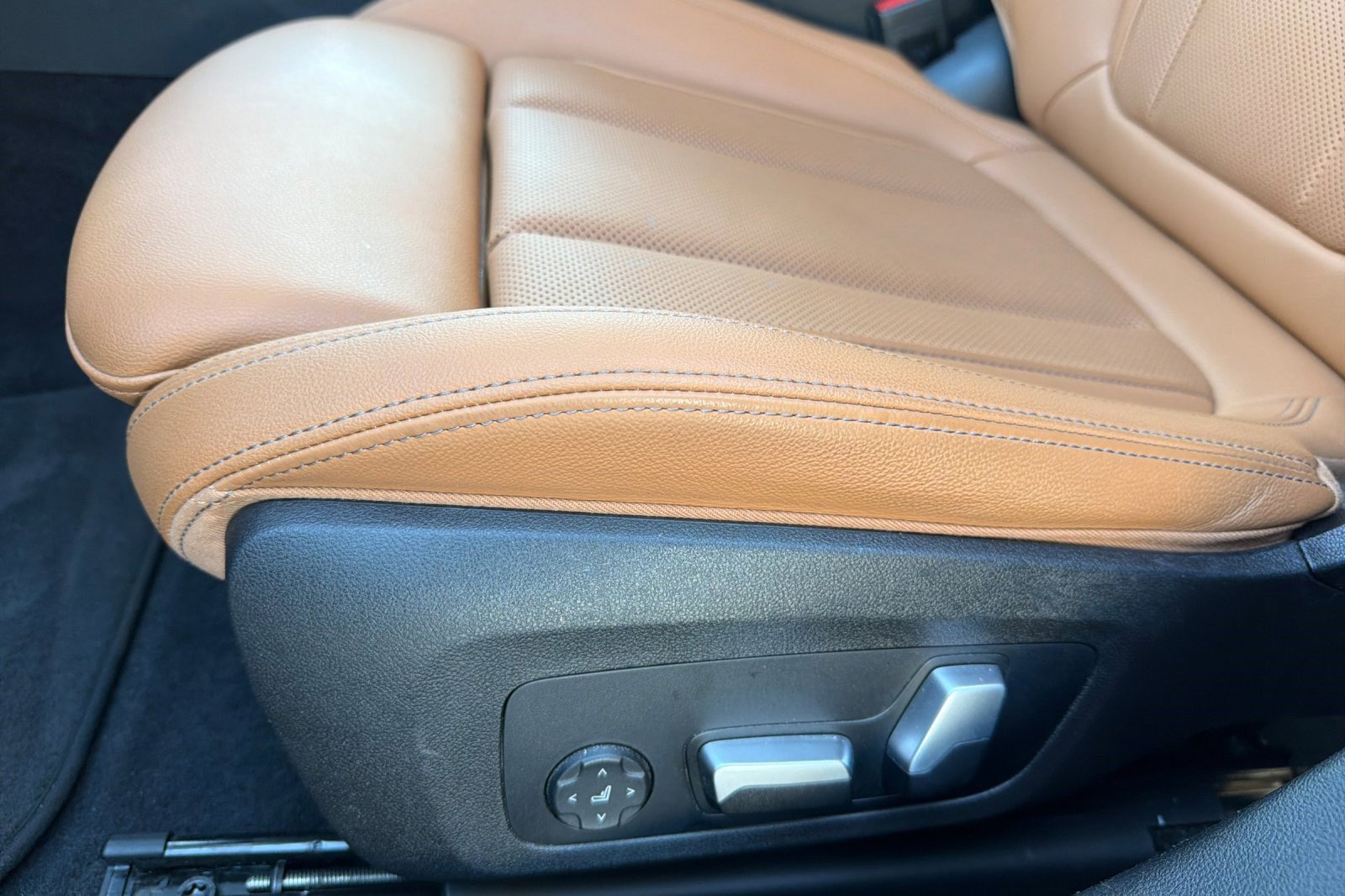 Certified 2022 BMW 330e 330e w/ Convenience Package image 14