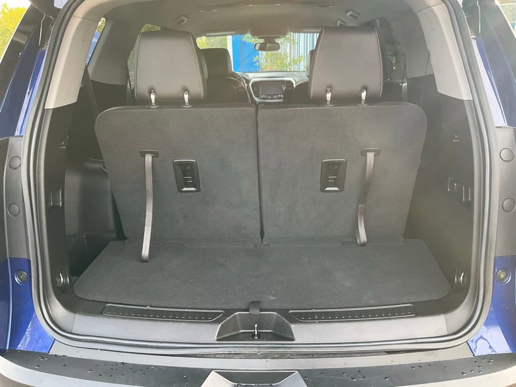 Used 2023 GMC Acadia SLT image 24