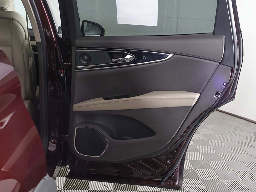 Used 2022 Lincoln Nautilus Reserve w/ Luxury Package image 28