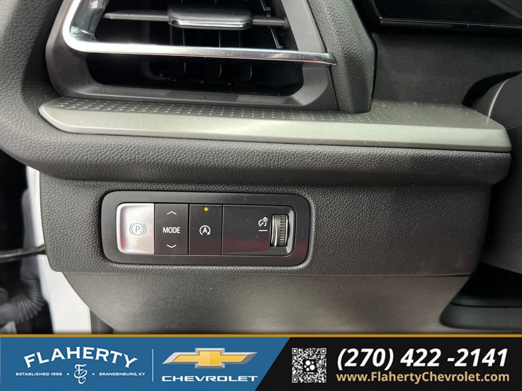 Used 2026 Chevrolet Traverse LT w/ Driver Confidence Package FWD image 23