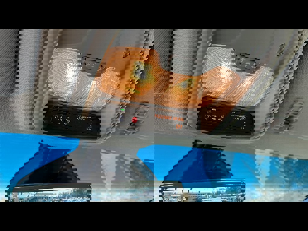 Used 2021 Chevrolet Bolt Premier w/ Infotainment Package image 17