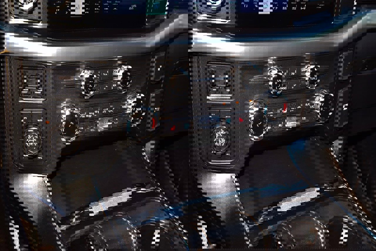 Certified 2022 Ford F150 Lariat w/ Equipment Group 502A High image 28