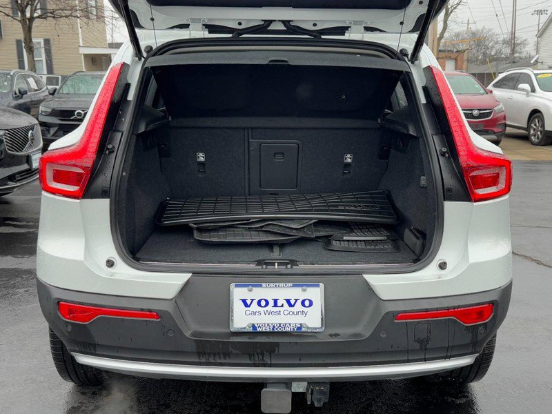 Certified 2023 Volvo XC40 B5 Ultimate w/ Protection Package Premier image 5