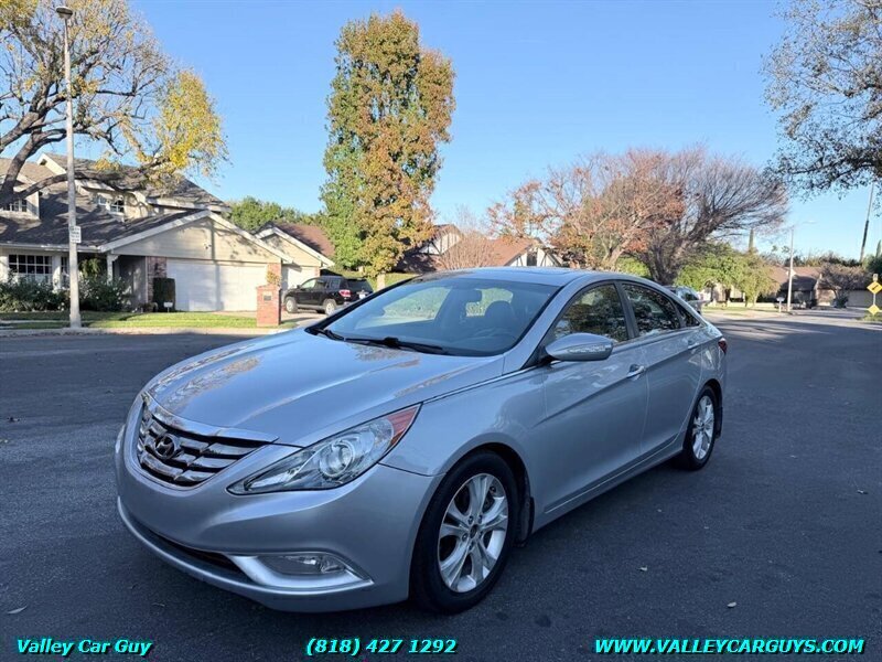 Used 2011 Hyundai Sonata Limited w/ Navigation Pkg 5 FWD image 2