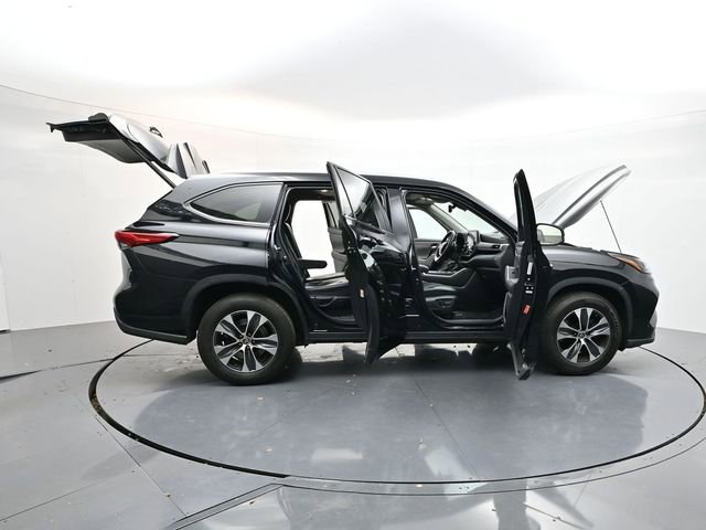 Used 2022 Toyota Highlander XLE image 57
