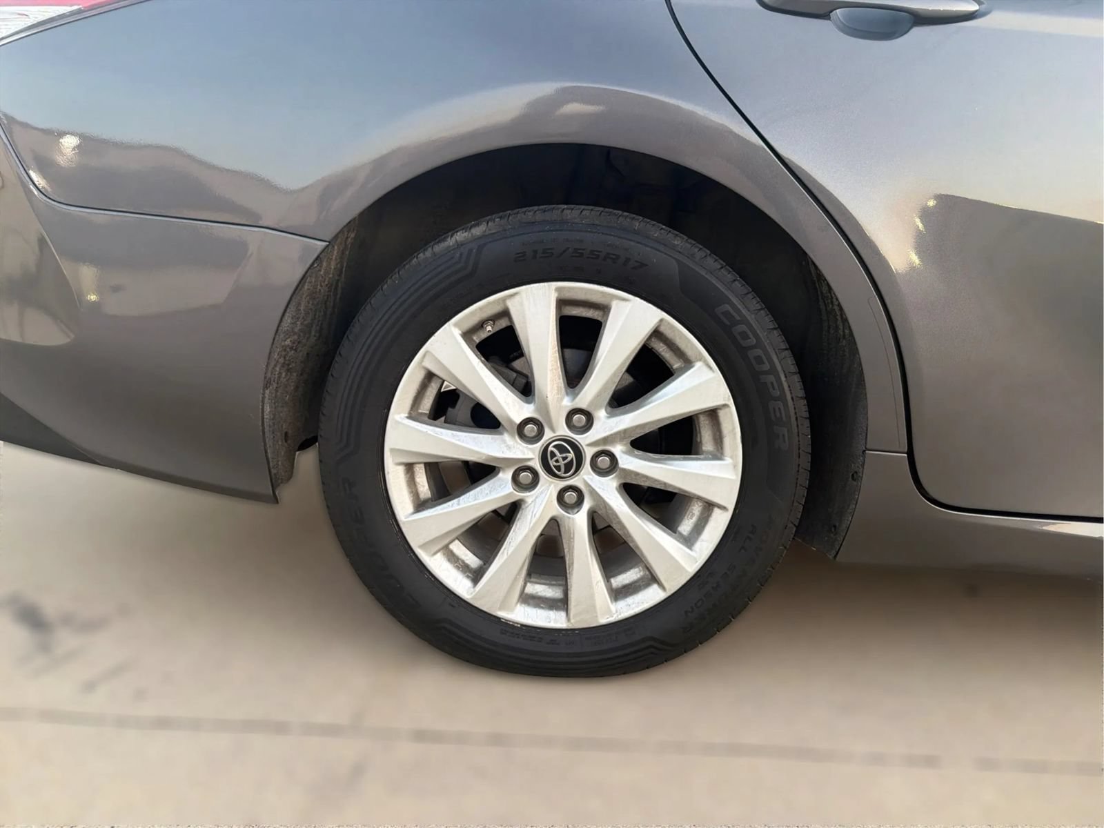 Used 2019 Toyota Camry LE FWD image 28