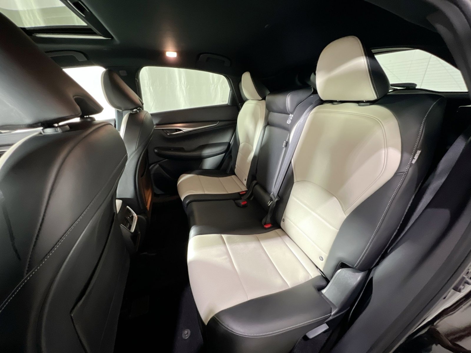 Used 2023 INFINITI QX55 Luxe w/ Accent Package image 26