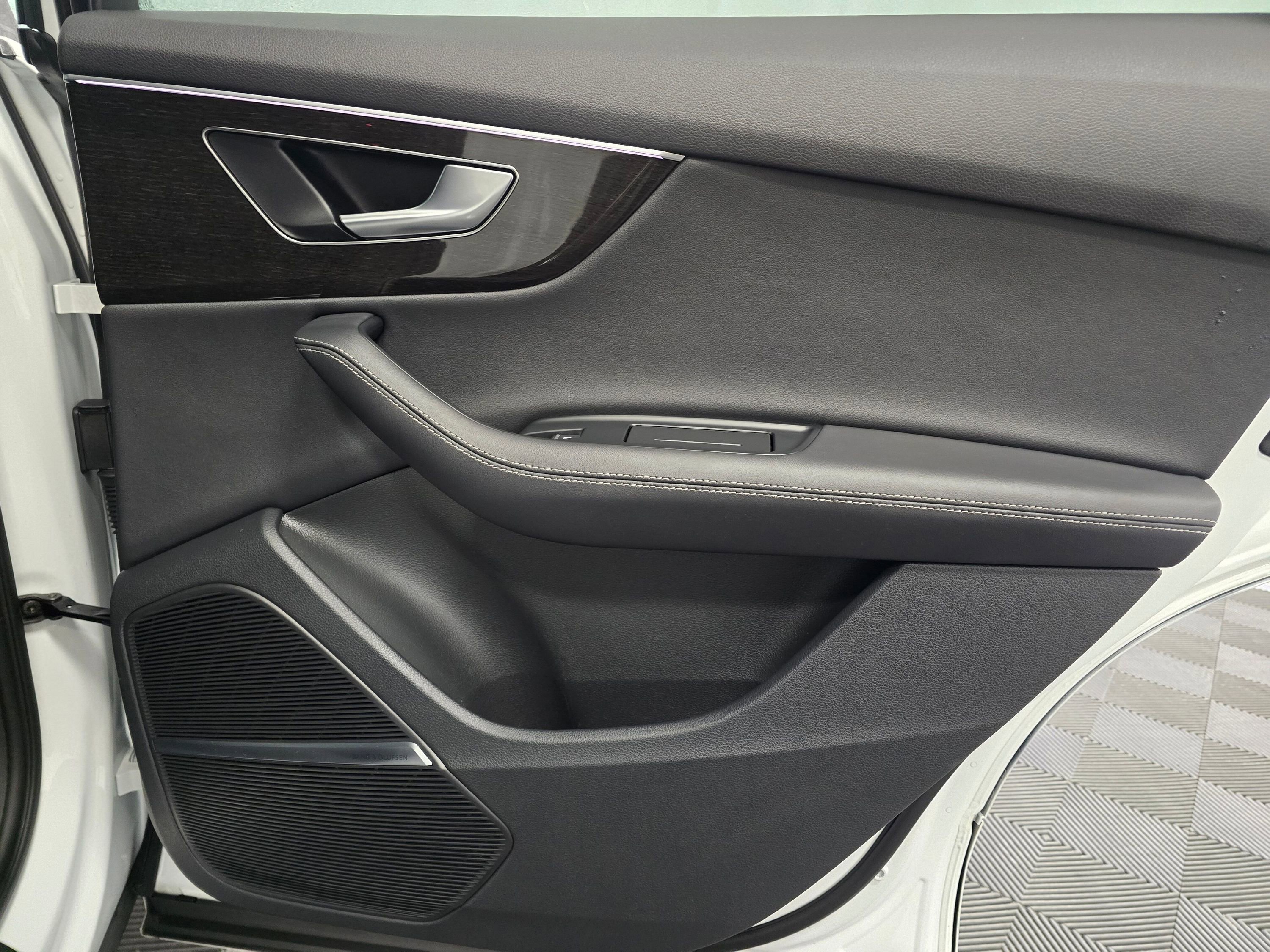 Used 2025 Audi Q7 3.0T Premium Plus image 25