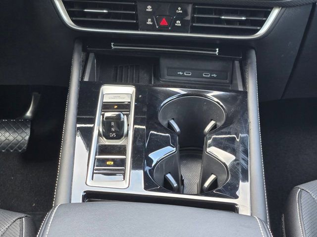 Used 2025 Volkswagen Atlas SE image 17