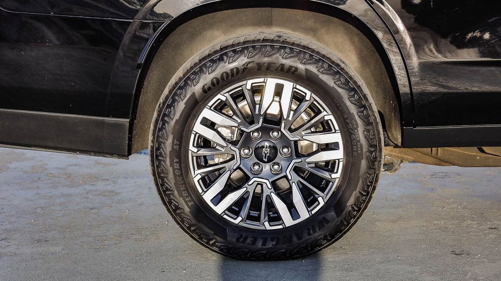 Used 2025 Chevrolet Tahoe Z71 image 12