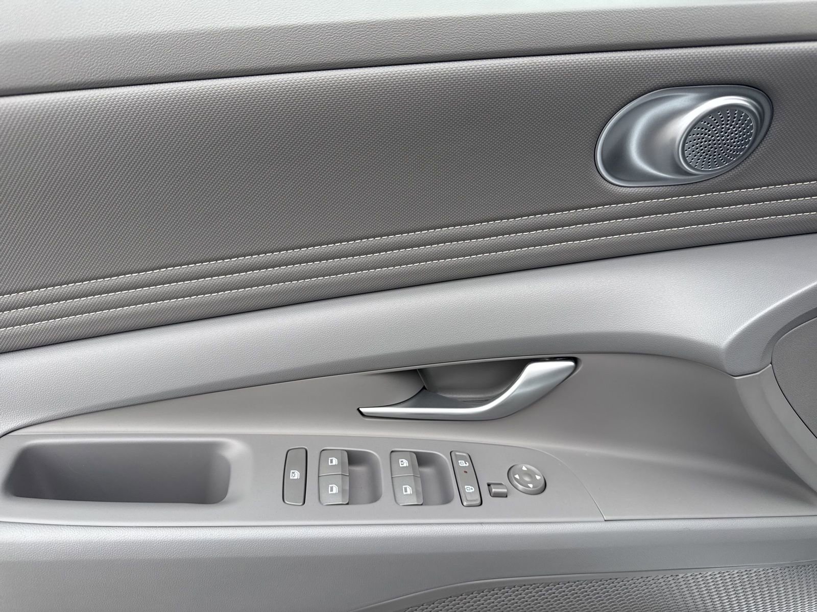 Certified 2025 Hyundai Elantra Sport image 16