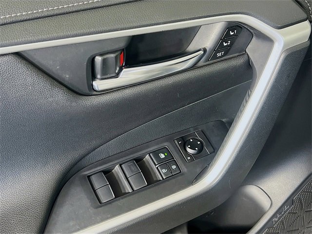 Used 2019 Toyota RAV4 Limited image 11